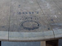 Tavolino realizzato da una botte di vino con doghe - legno naturale