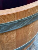 Botte in rovere tagliata restaurato a metá per utilizzo fioriera oppure per piccolo stagno